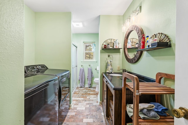 3613 Northlake Rd, Alexander, AR 72002 - washroom featuring independent washer and dryer, a sink, baseboards, and laundry area