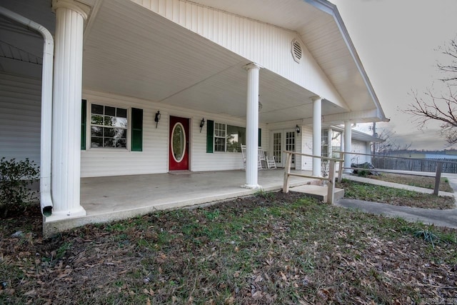 property entrance featuring a porch