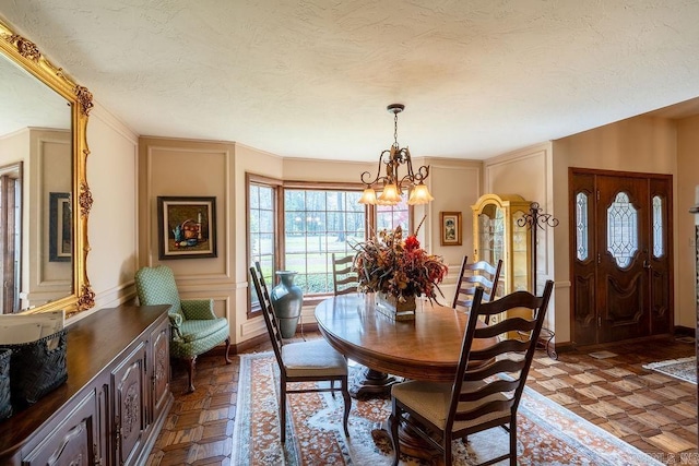 1110 Huntington Pl, Heber Springs, AR 72543 - dining space with a decorative wall, a chandelier, and a textured ceiling