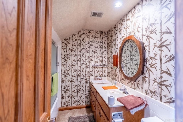 1110 Huntington Pl, Heber Springs, AR 72543 - full bathroom with wallpapered walls, vanity, a textured ceiling, and visible vents