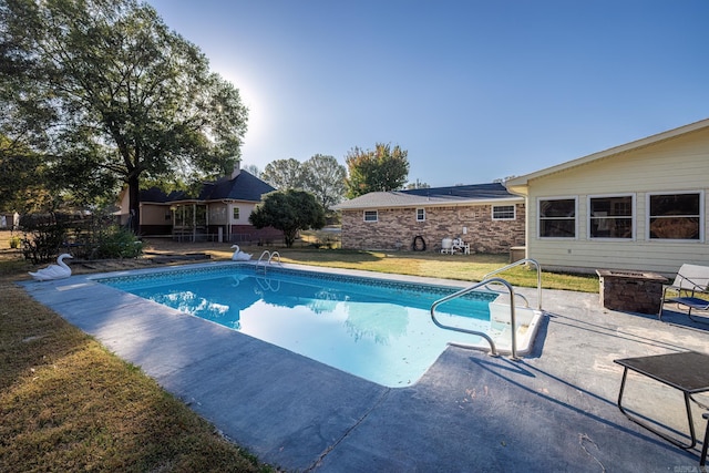168 Leta Ln, Hot Springs, AR 71913 - pool with an outdoor fire pit, a patio, and a lawn
