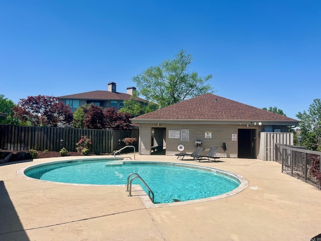 101 Long Island Dr Unit 605, Hot Springs, AR 71913 - community pool with a patio area and fence