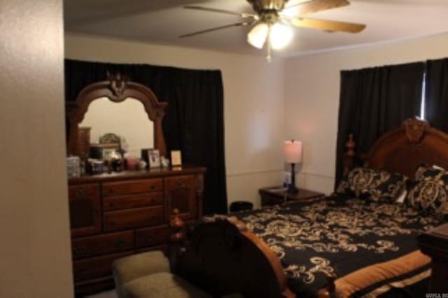 bedroom with a ceiling fan