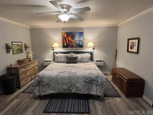 208 Pine Forest Ln, Fordyce, AR 71742 - bedroom featuring wood finished floors, crown molding, baseboards, and a ceiling fan