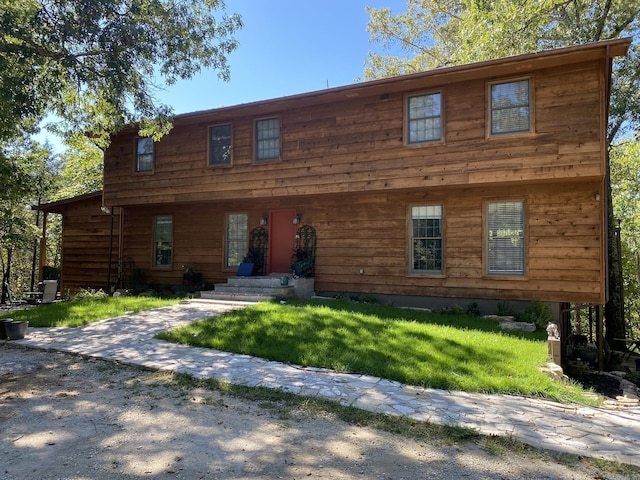 view of front facade featuring a front yard