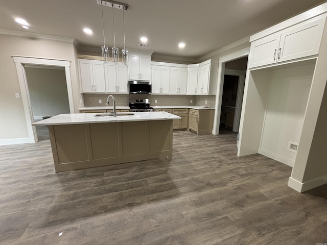 228 Michelle Dr, Beebe, AR 72012 - kitchen with stainless steel appliances, a sink, ornamental molding, decorative backsplash, and baseboards
