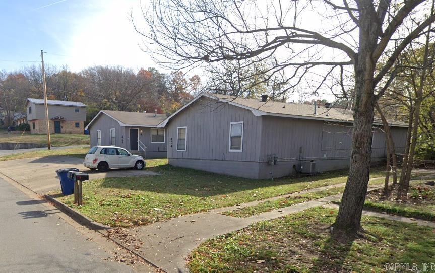 404 W 35th St, North Little Rock, AR 72118 - view of front of property with a front lawn