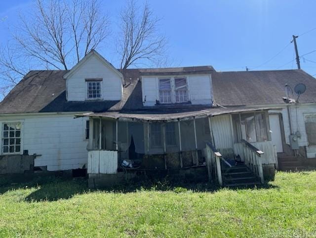 508 W Woodruff Ave, Searcy, AR 72143 - back of property with a yard and a sunroom