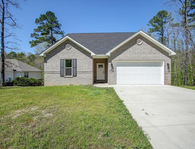 341 Diamondhead Dr, Hot Springs, AR 71913 - single story home featuring a garage, a front yard, brick siding, and driveway