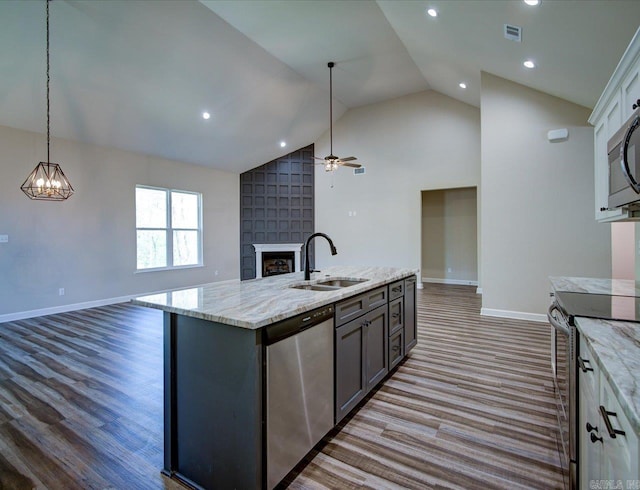341 Diamondhead Dr, Hot Springs, AR 71913 - kitchen featuring visible vents, a sink, open floor plan, a tiled fireplace, and stainless steel appliances