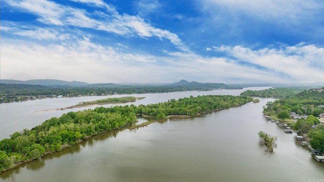 water view with a mountain view