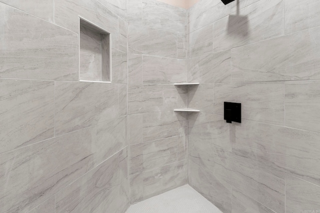 bathroom featuring tiled shower