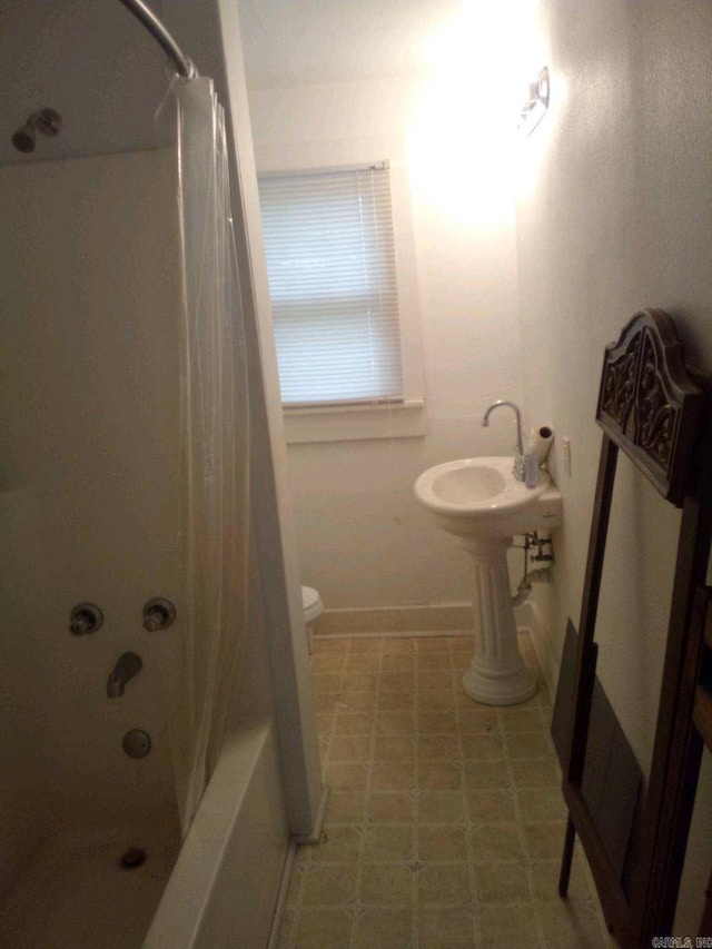 3419 Dr Martin Luther King Dr, Little Rock, AR 72206 - bathroom with tile patterned floors, shower / bath combination with curtain, baseboards, and toilet