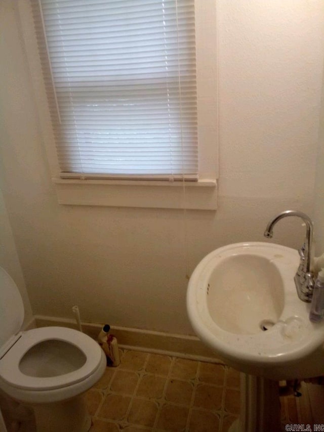 3419 Dr Martin Luther King Dr, Little Rock, AR 72206 - half bath featuring a sink, toilet, and baseboards