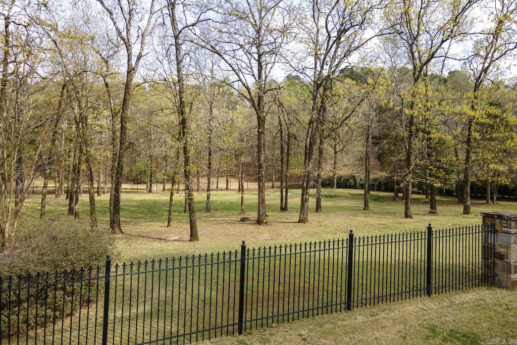 11 Spring Valley Ln, Little Rock, AR 72223