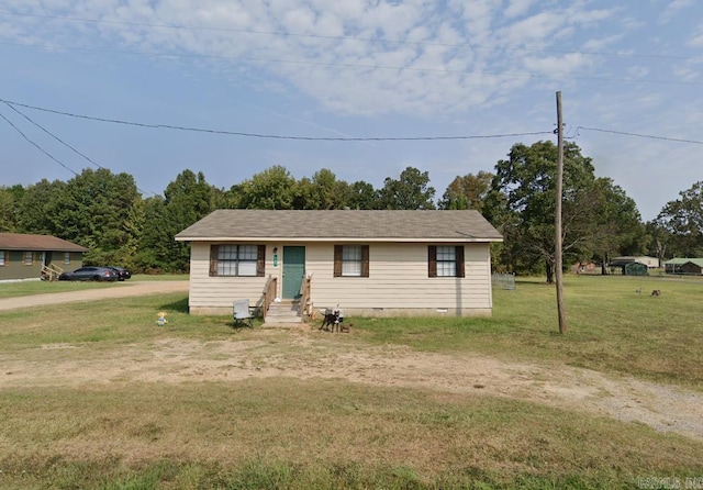 view of front facade with crawl space, entry steps, and a front lawn