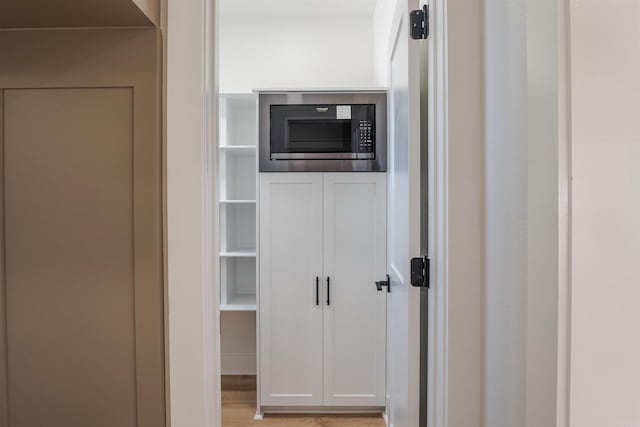 240 Michelle Dr, Beebe, AR 72012 - interior details featuring stainless steel microwave
