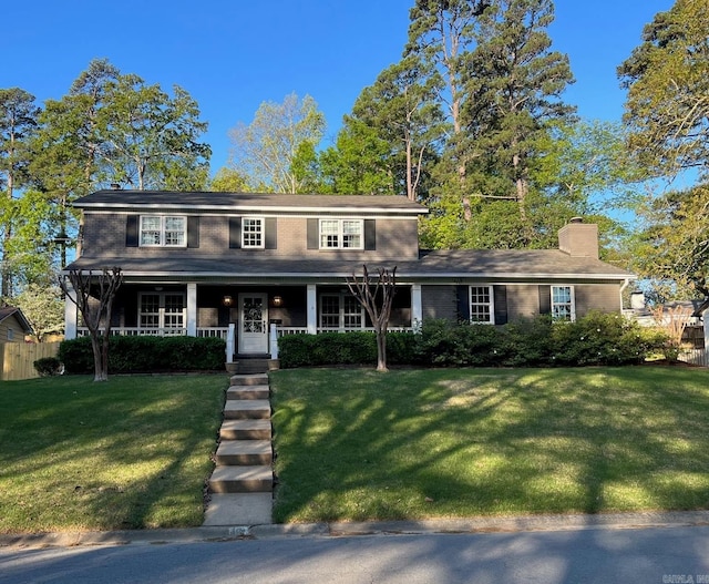 5 Huntington Rd, Little Rock, AR 72227 - traditional home featuring a porch and a front lawn