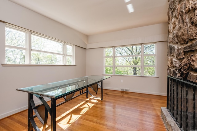 dining room with visible vents, light wood-style flooring, and baseboards
