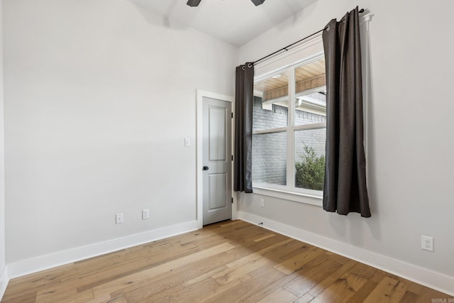 empty room featuring light wood-style floors, baseboards, and ceiling fan