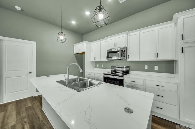 kitchen with white cabinets, a sink, a center island with sink, dark wood-type flooring, and stainless steel appliances