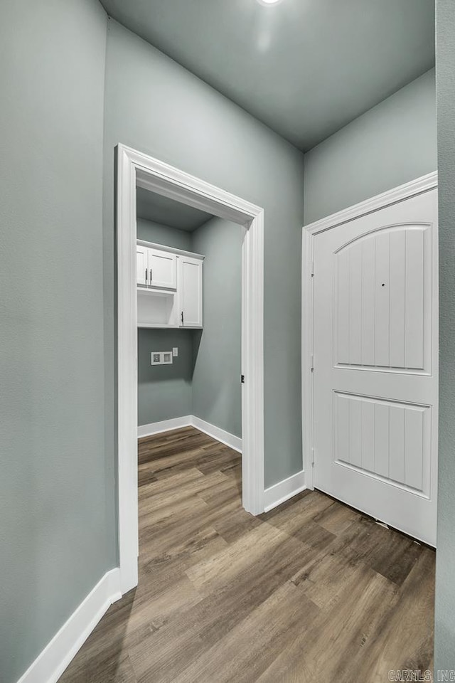 entrance foyer with dark wood-style flooring and baseboards