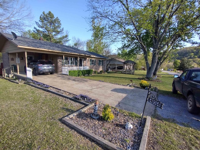 view of yard with a carport and driveway