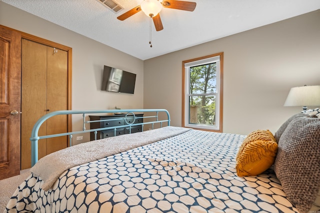 166 Heatherwood, Hot Springs, AR 71913 - bedroom with carpet flooring, visible vents, and ceiling fan