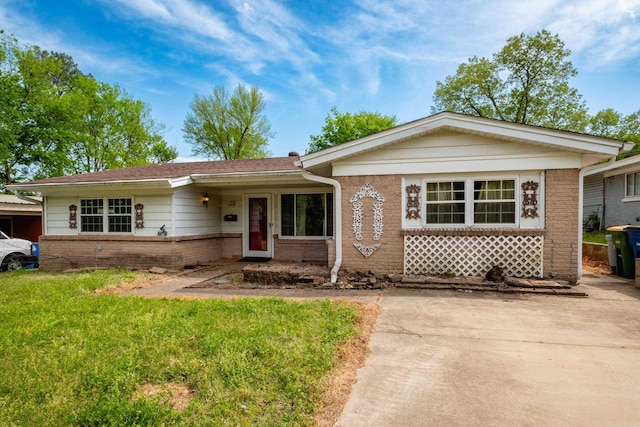 ranch-style house featuring brick siding and a front lawn