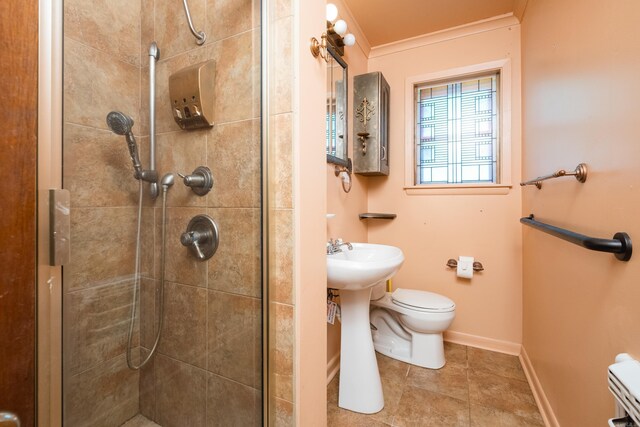 full bathroom featuring baseboards, ornamental molding, toilet, tile patterned floors, and tiled shower