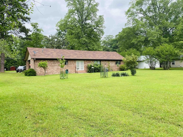 817 Waco St, Camden, AR 71701 - view of front of home featuring a front yard and brick siding
