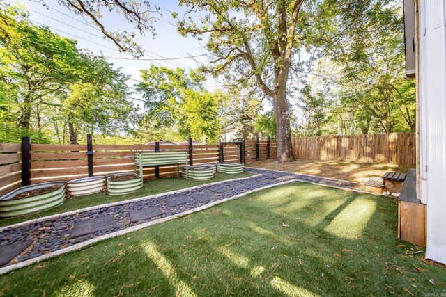 view of yard featuring a fenced backyard