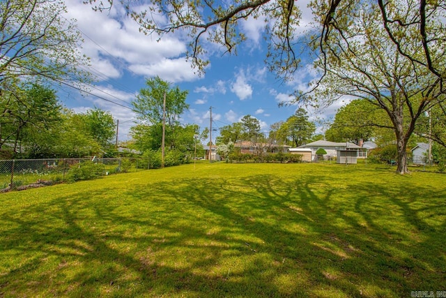 6808 Sandpiper Dr, Little Rock, AR 72205 - view of yard featuring fence