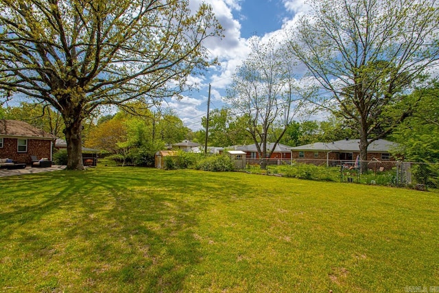 6808 Sandpiper Dr, Little Rock, AR 72205 - view of yard with fence