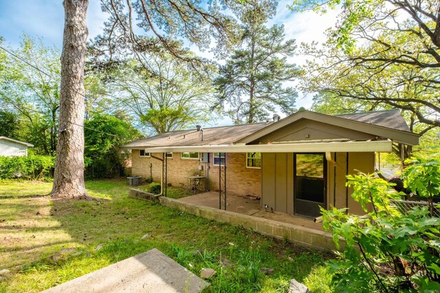 6 Broadmoor Dr, Little Rock, AR 72204 - rear view of property featuring a patio area and a lawn