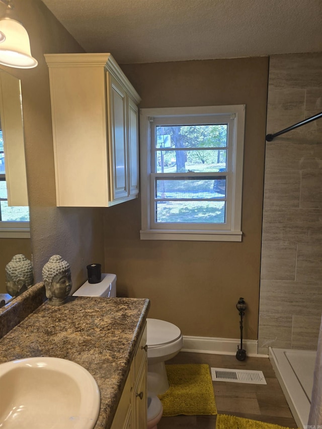 801 Randall Dr, Searcy, AR 72143 - full bathroom featuring a tile shower, vanity, visible vents, toilet, and baseboards