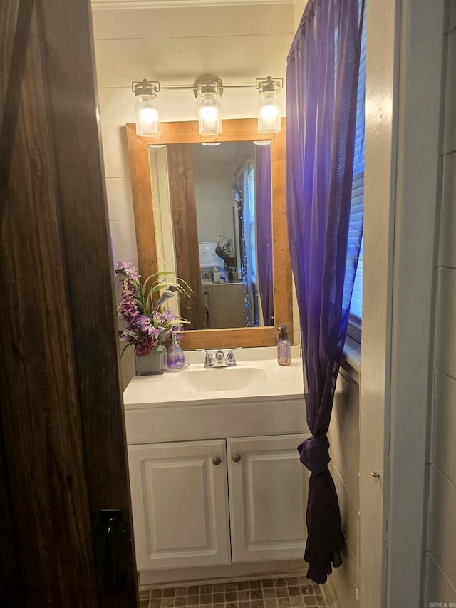 801 Randall Dr, Searcy, AR 72143 - bathroom featuring vanity