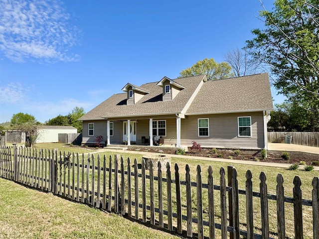 25 Heritage Ln, Melbourne, AR 72556 - view of front of house featuring covered porch, a front yard, roof with shingles, and a fenced front yard