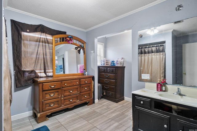 full bath featuring baseboards, visible vents, crown molding, and vanity