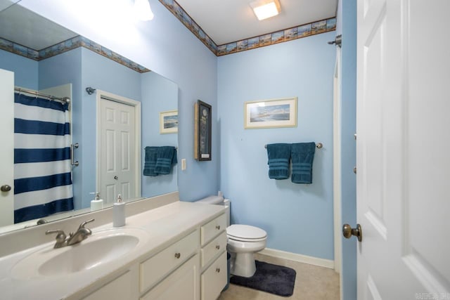 full bathroom with tile patterned flooring, toilet, vanity, a shower with curtain, and baseboards