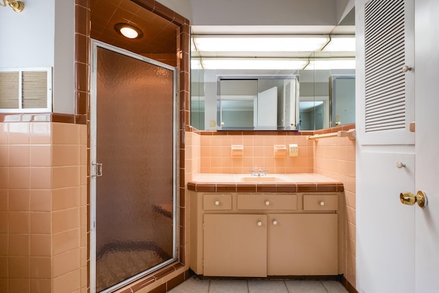 309 Del Rio Dr, Little Rock, AR 72205 - bathroom with a shower stall, visible vents, tile walls, and vanity