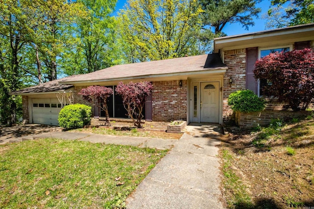 309 Del Rio Dr, Little Rock, AR 72205 - view of front of house featuring brick siding, an attached garage, driveway, and a front lawn