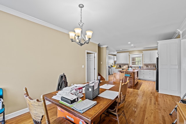 dining area featuring light wood-type flooring, baseboards, an inviting chandelier, recessed lighting, and crown molding