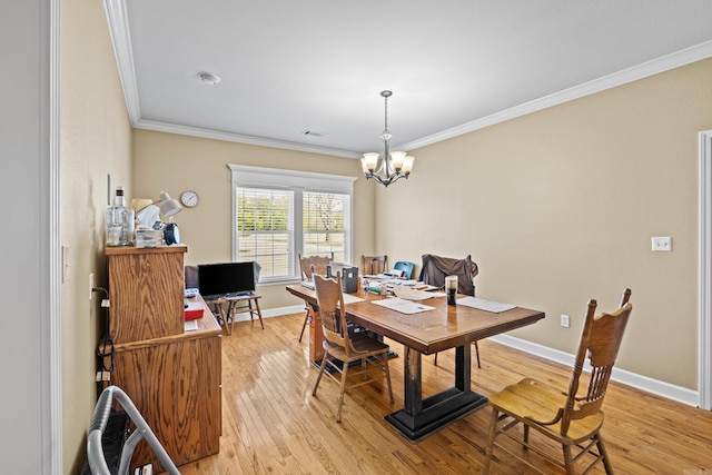 dining room with light wood-style flooring, visible vents, baseboards, a chandelier, and crown molding