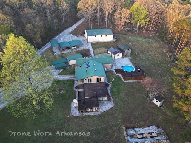 bird's eye view featuring a wooded view