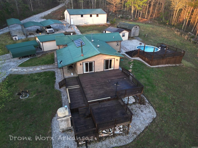 bird's eye view featuring a wooded view