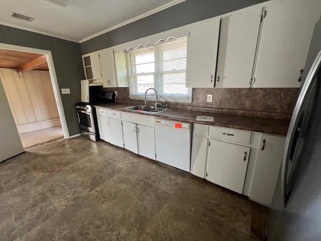 kitchen with stainless steel gas range oven, dishwasher, visible vents, a sink, and crown molding