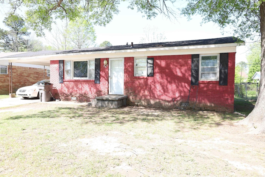 506 N 9th St, Paragould, AR 72450 - ranch-style home with a carport, fence, brick siding, crawl space, and a front yard