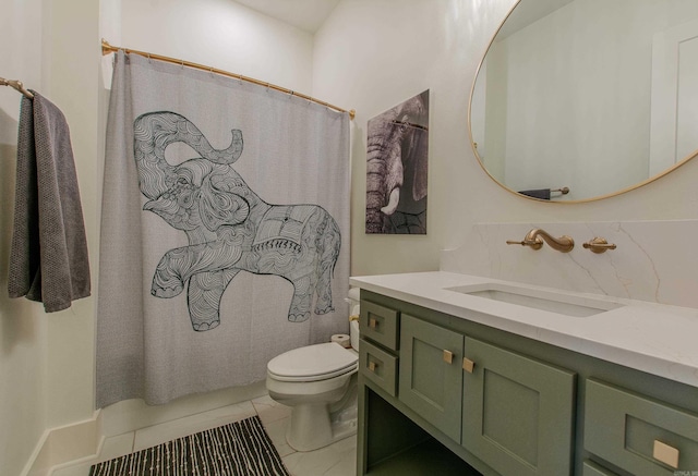 4941 Lake Vista Dr, Benton, AR 72019 - full bathroom featuring decorative backsplash, toilet, vanity, and a shower with shower curtain