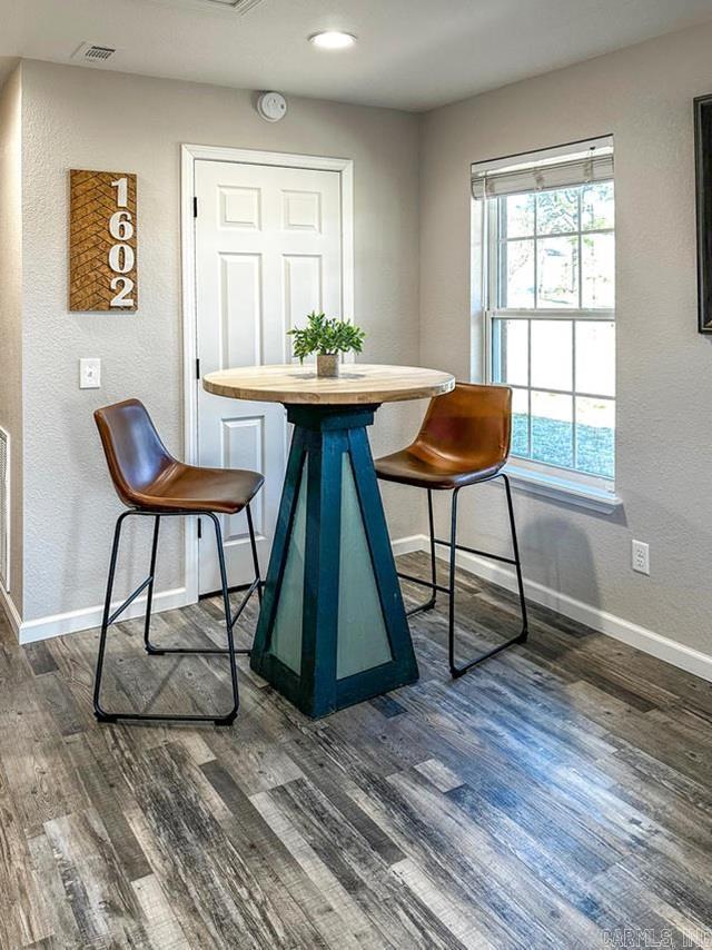 dining room featuring visible vents, baseboards, dark wood-style floors, and recessed lighting